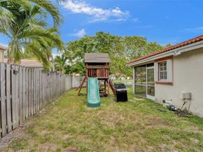 13525 NW 5th Ct, Plantation FL 33325