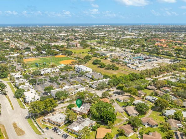 2002 SW Natura Blvd D, Deerfield Beach FL 33441