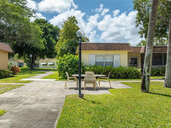 2002 SW Natura Blvd D, Deerfield Beach FL 33441