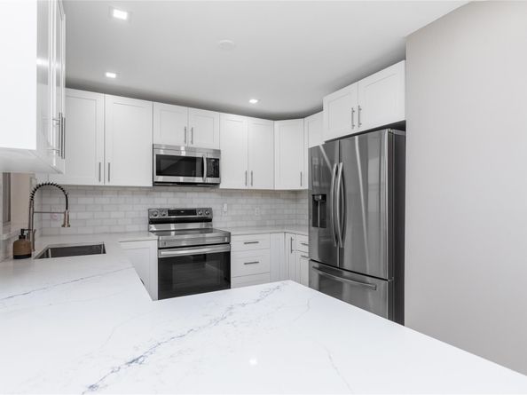 2002 SW Natura Blvd D, Deerfield Beach FL 33441