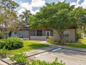 2002 SW Natura Blvd D, Deerfield Beach FL 33441