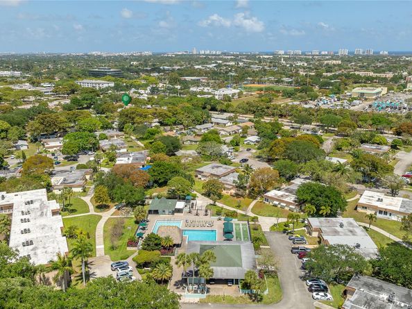 2002 SW Natura Blvd D, Deerfield Beach FL 33441