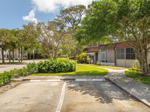 2002 SW Natura Blvd D, Deerfield Beach FL 33441
