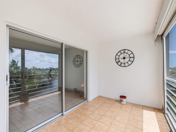 3010 NE 16th Ave 405, Oakland Park FL 33334