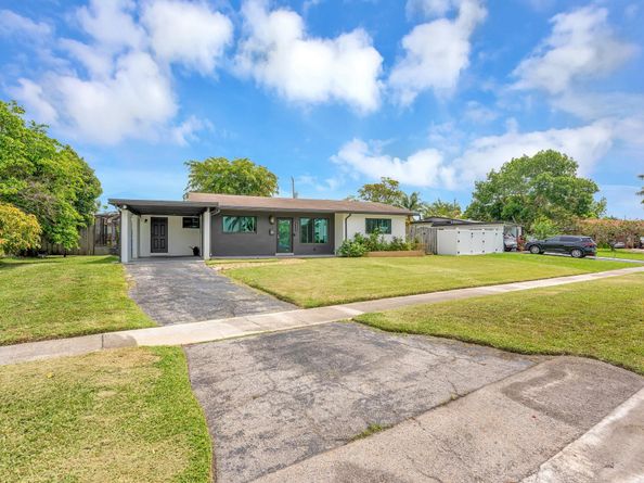 6275 Lakeshore Dr, Margate FL 33063