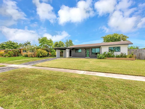 6275 Lakeshore Dr, Margate FL 33063