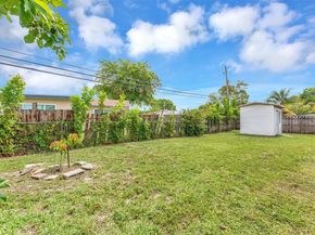 6275 Lakeshore Dr, Margate FL 33063