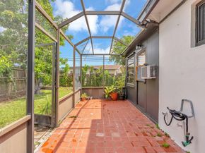 6275 Lakeshore Dr, Margate FL 33063