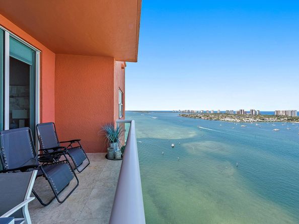 2640 Lake Shore Drive 2215, Riviera Beach FL 33404