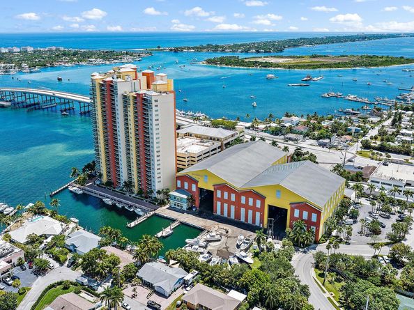 2640 Lake Shore Drive 2215, Riviera Beach FL 33404
