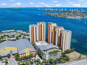 2640 Lake Shore Drive 2215, Riviera Beach FL 33404