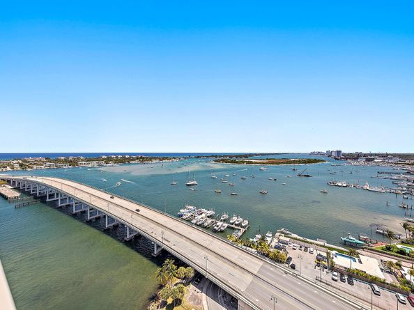 2640 Lake Shore Drive 2215, Riviera Beach FL 33404