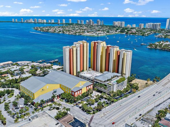 2640 Lake Shore Drive 2215, Riviera Beach FL 33404