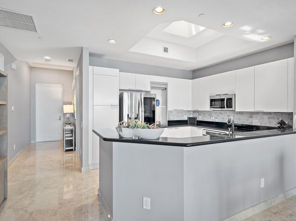 2640 Lake Shore Drive 2215, Riviera Beach FL 33404