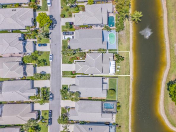 7869 Travlers Tree Dr, Boca Raton FL 33433