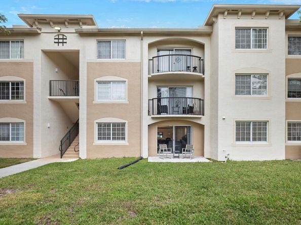 1400 Crestwood Court S 1401, Royal Palm Beach FL 33411