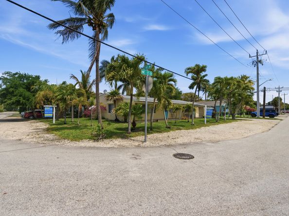 2001-2005 NE 17th Court, Fort Lauderdale FL 33305