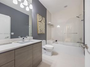460 NE 28th Street 4002, Miami FL 33137