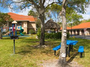 215 SW 117th Terrace 14304, Pembroke Pines FL 33025