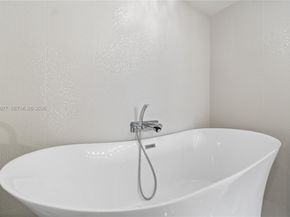 3600 Mystic Pointe Drive 1017, Aventura FL 33180