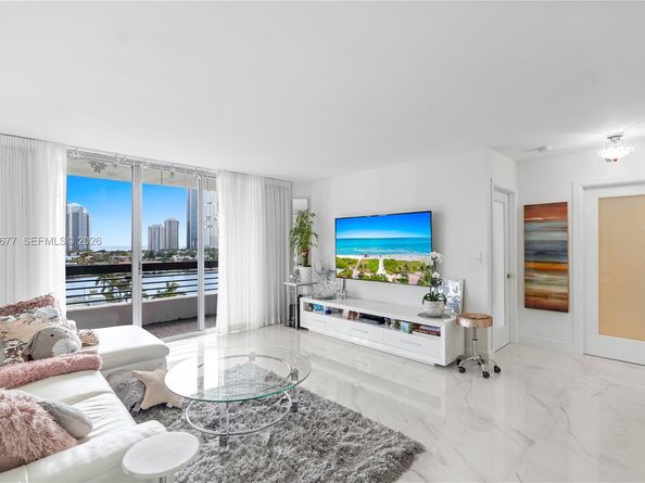 3600 Mystic Pointe Drive 1017, Aventura FL 33180