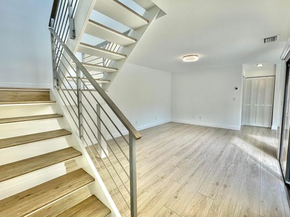 359 Prestwick Circle 2, Palm Beach Gardens FL 33418