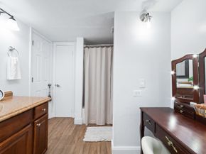 1351 NE 40th Place, Oakland Park FL 33334