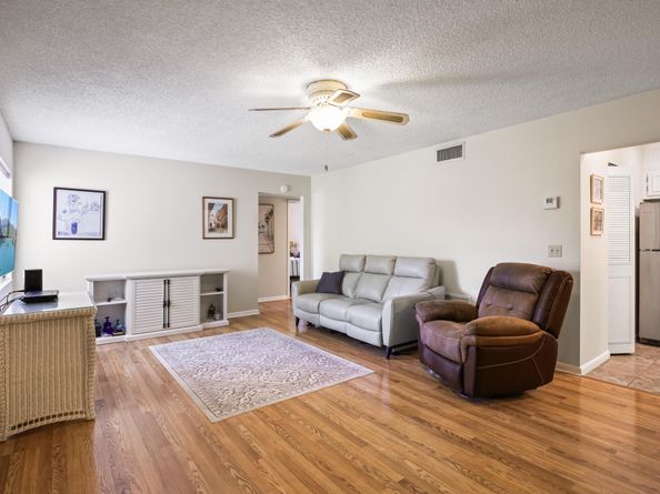 321 Pine Ridge Circle C2, Greenacres FL 33463