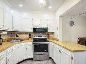 321 Pine Ridge Circle C2, Greenacres FL 33463
