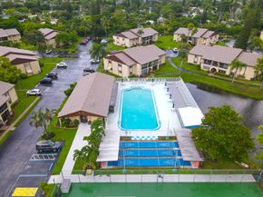 321 Pine Ridge Circle C2, Greenacres FL 33463