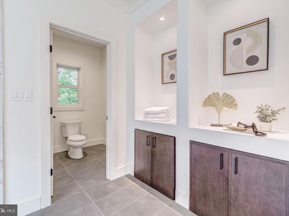 616 Gibson Circle SW, Vienna VA 22180