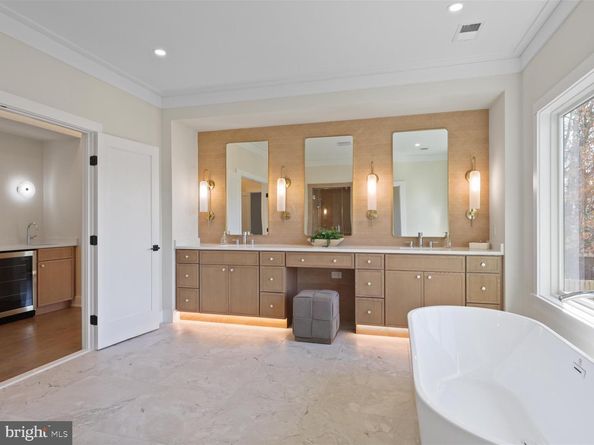 616 Gibson Circle SW, Vienna VA 22180