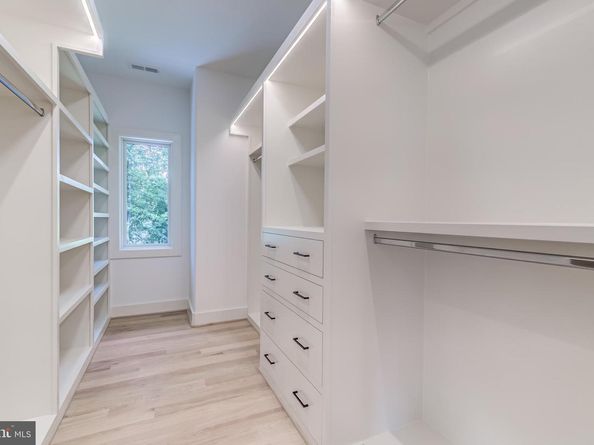 616 Gibson Circle SW, Vienna VA 22180