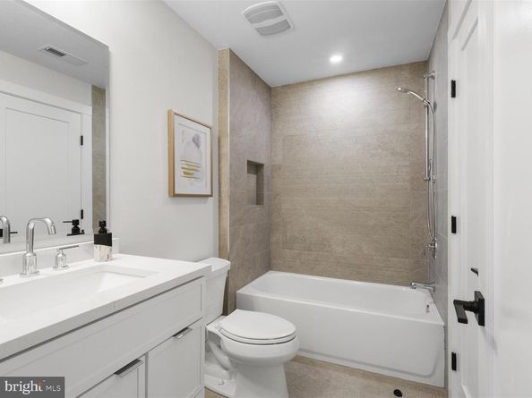 616 Gibson Circle SW, Vienna VA 22180