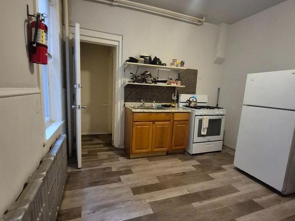 2009 E Allegheny Avenue, Philadelphia PA 19134