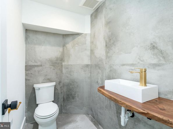 112 Righter Street, Philadelphia PA 19128