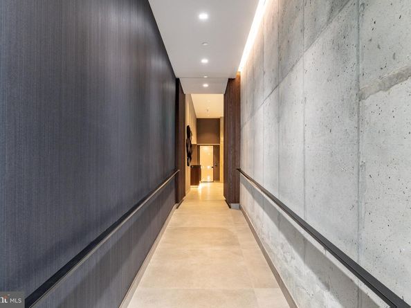 223 S 6TH Street 302, Philadelphia PA 19106