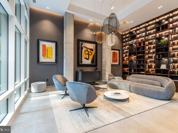 223 S 6TH Street 302, Philadelphia PA 19106