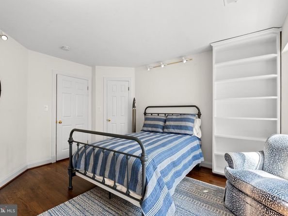 9200 Town Gate Lane, Bethesda MD 20817