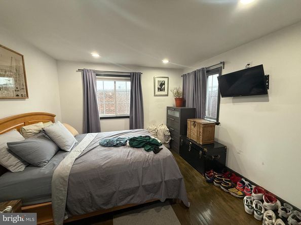 1135 S 9TH Street, Philadelphia PA 19147