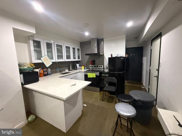 1135 S 9TH Street, Philadelphia PA 19147