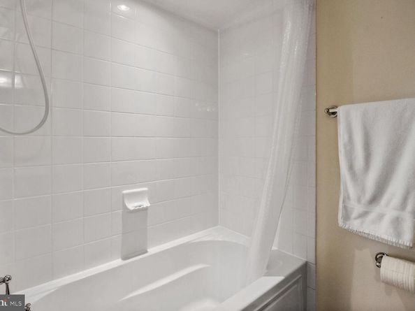 4195 S Four Mile Run Drive 203, Arlington VA 22204