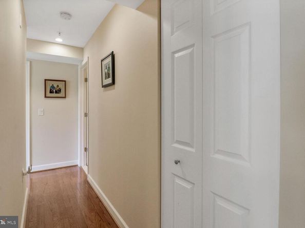 4195 S Four Mile Run Drive 203, Arlington VA 22204