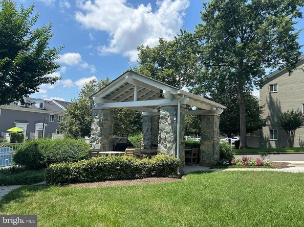 4195 S Four Mile Run Drive 203, Arlington VA 22204
