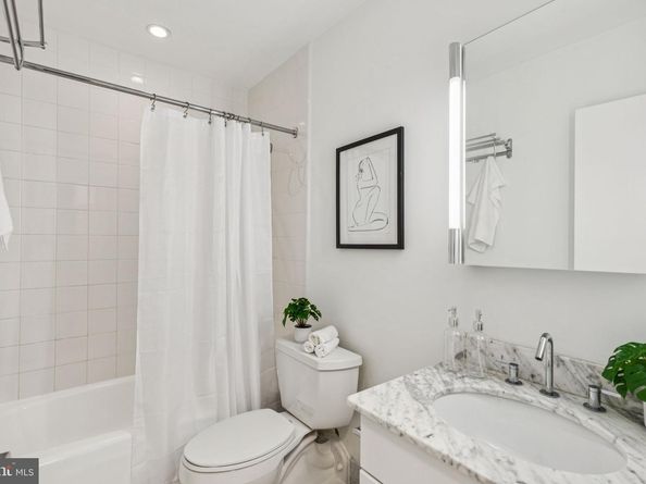 219 S 18TH Street 1415, Philadelphia PA 19103