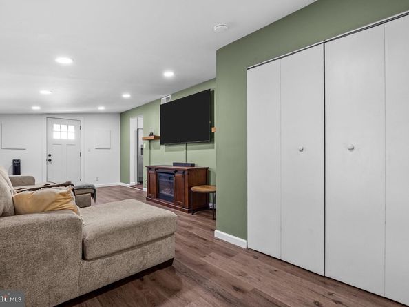 2637 Barnes Avenue, Abington PA 19001