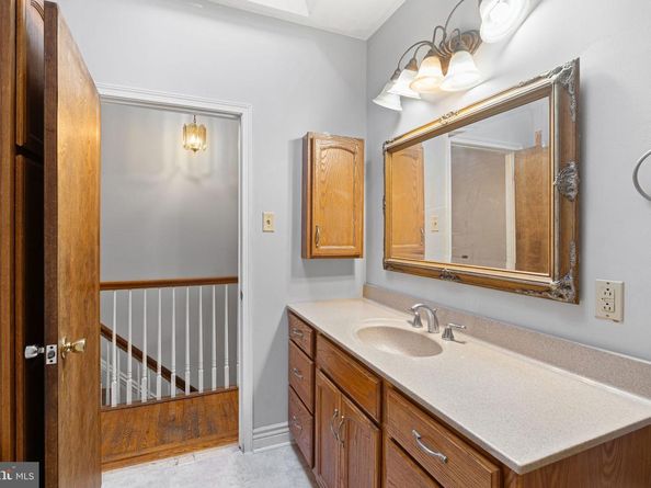 862 N Beechwood Street, Philadelphia PA 19130