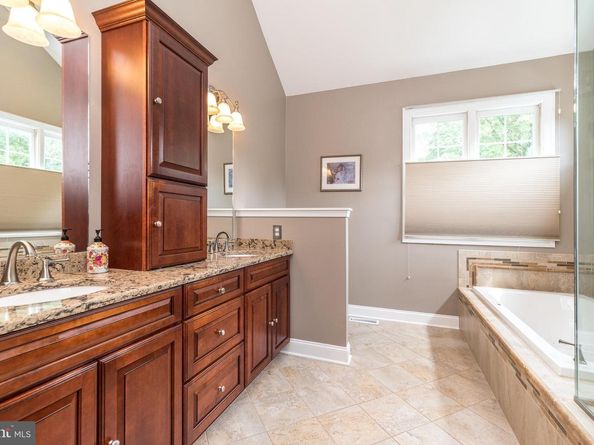 5262 Bailey Court E, Doylestown PA 18902