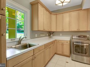 870 Alvermar Ridge Drive, Mclean VA 22102
