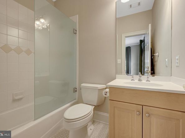 870 Alvermar Ridge Drive, Mclean VA 22102